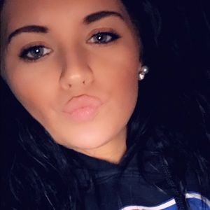 Meet your Posher, Candace